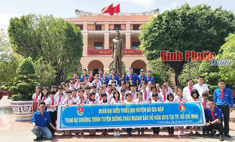 Bù Gia Mập tuyên dương 52 gương Cháu ngoan Bác Hồ