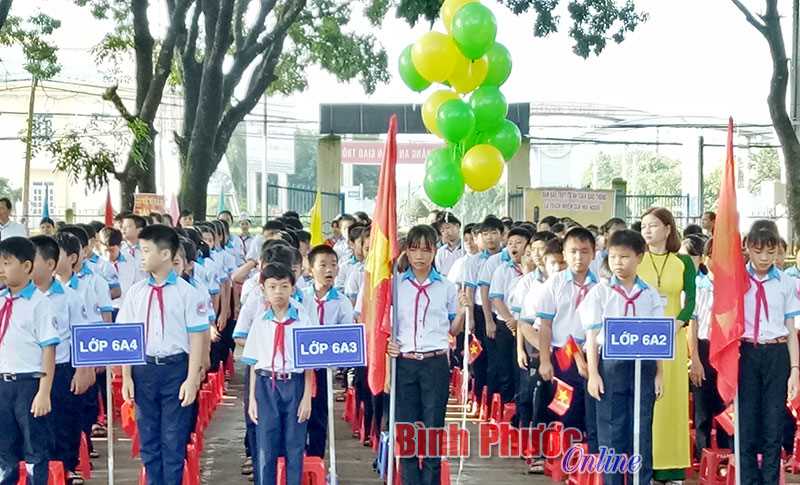 Công tác giáo dục chính trị, tư tưởng cho học sinh, sinh viên Công tác giáo dục chính trị, tư tưởng cho học sinh, sinh viên