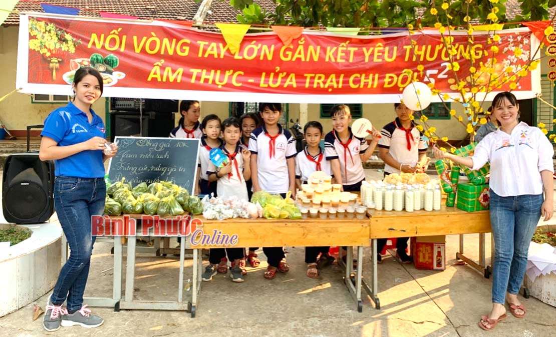 Học sinh hào hứng trải nghiệm tết cổ truyền
