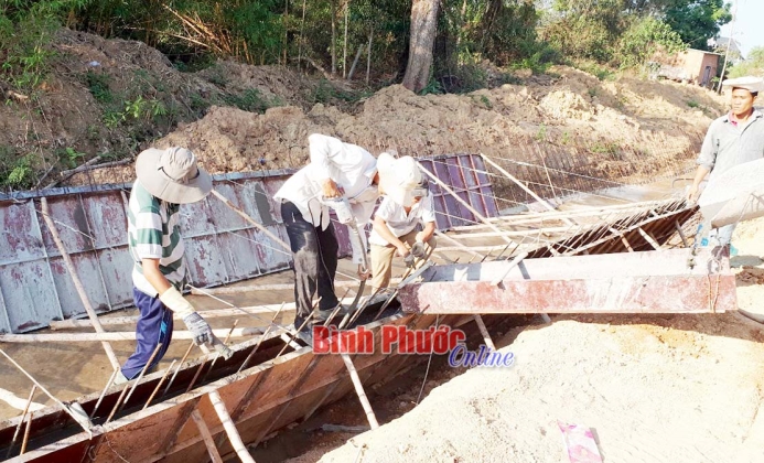 “Vượt nắng” trên những công trình “Vượt nắng” trên những công trình