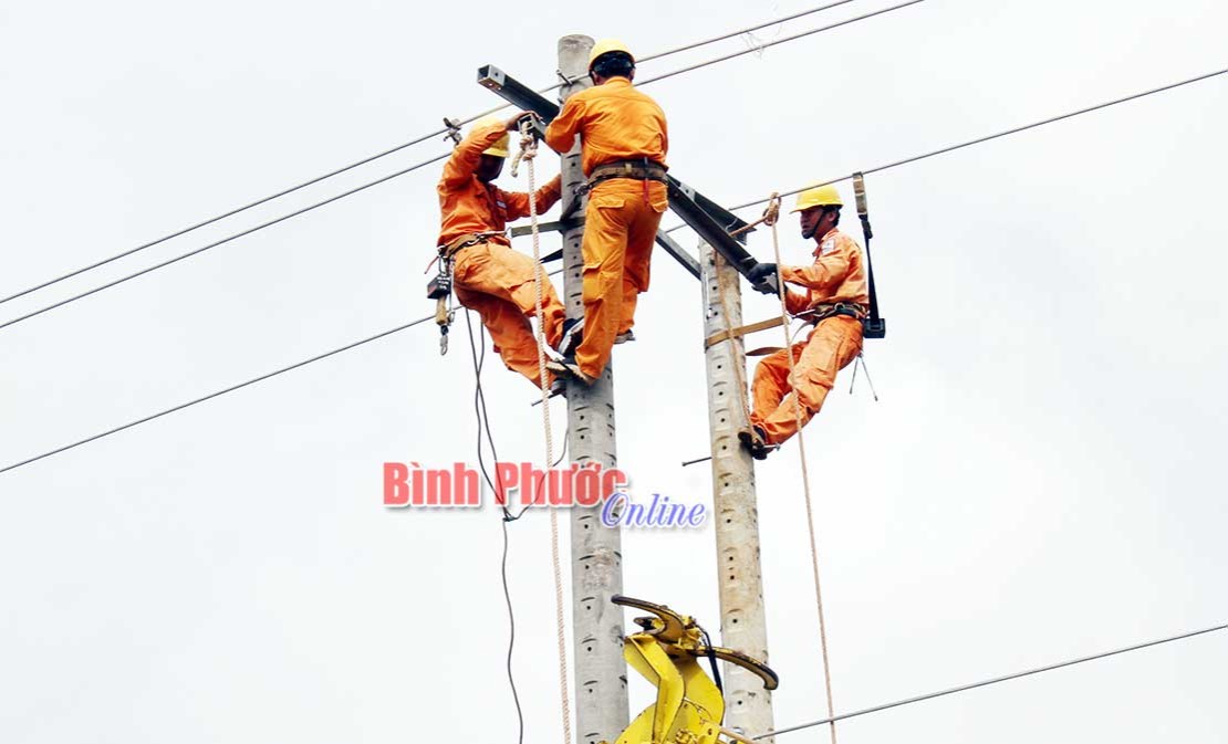 Vì sao dự án cấp điện nông thôn triển khai chậm?