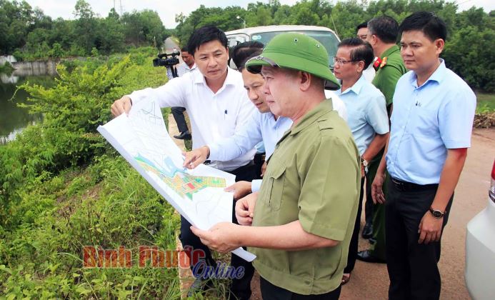 Bí thư Tỉnh ủy thăm gia đình chính sách và hộ nghèo Đồng Phú