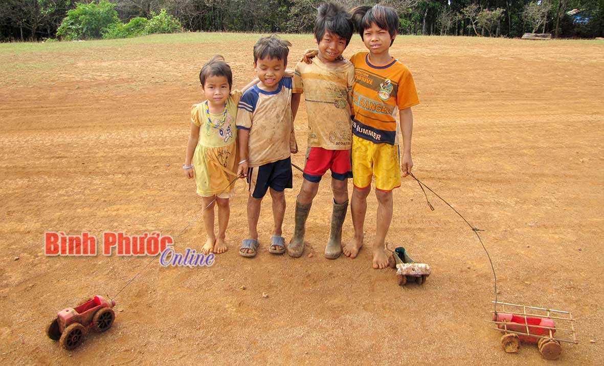 Vận động hỗ trợ trẻ em các xã đặc biệt khó khăn vùng DTTS