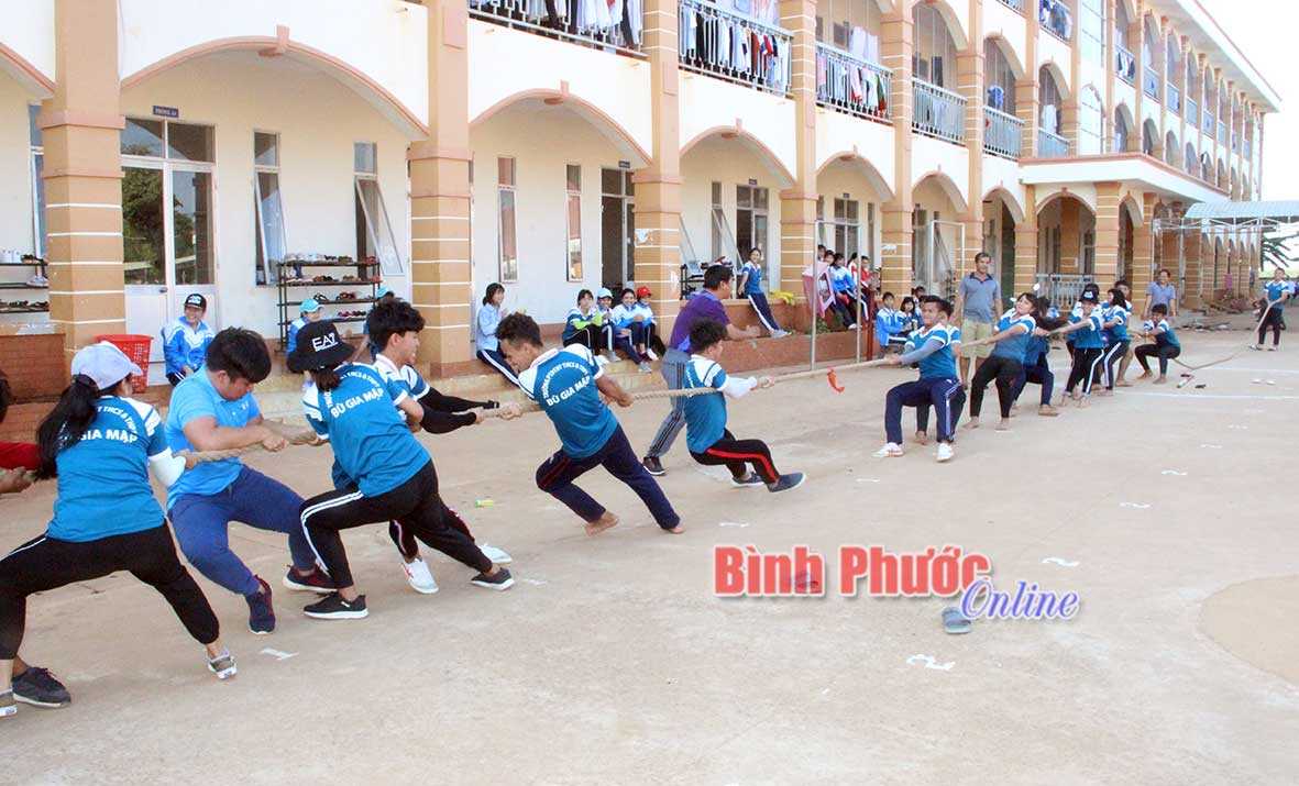 Bù Gia Mập cử tuyển 25 học sinh vào đại học, cao đẳng