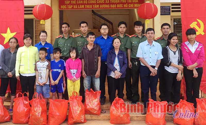 Đỡ đầu 3 học sinh khó khăn Đỡ đầu 3 học sinh khó khăn