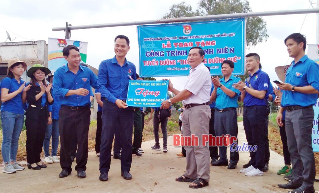 Dấu ấn hè tình nguyện của tuổi trẻ Đồng Phú Dấu ấn hè tình nguyện của tuổi trẻ Đồng Phú