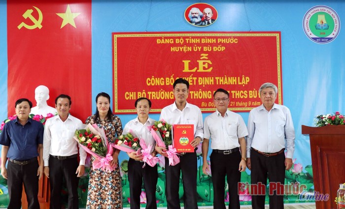 Thành lập Chi bộ Trường phổ thông dân tộc nội trú THCS Bù Đốp