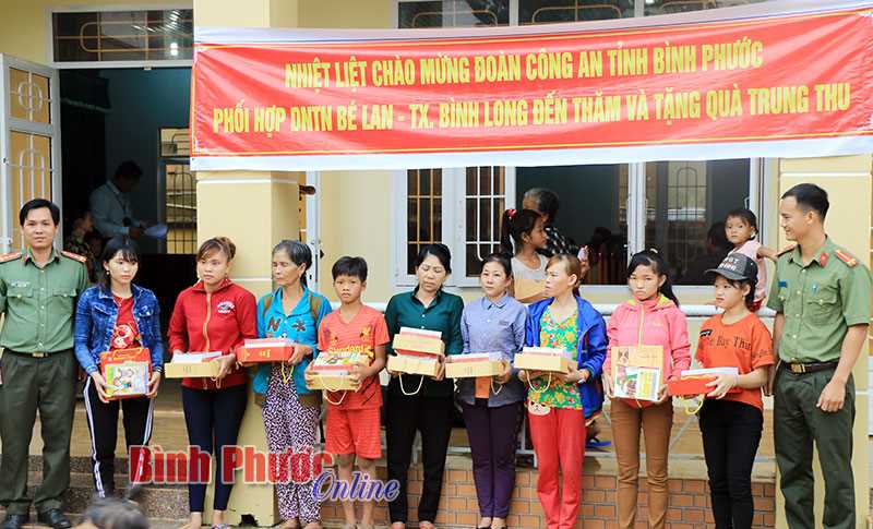 500 phần quà tặng thiếu nhi khó khăn 500 phần quà tặng thiếu nhi khó khăn