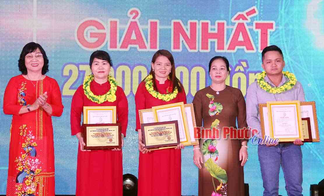 Trao giải 38 mô hình, sản phẩm sáng tạo khoa học kỹ thuật Trao giải 38 mô hình, sản phẩm sáng tạo khoa học kỹ thuật