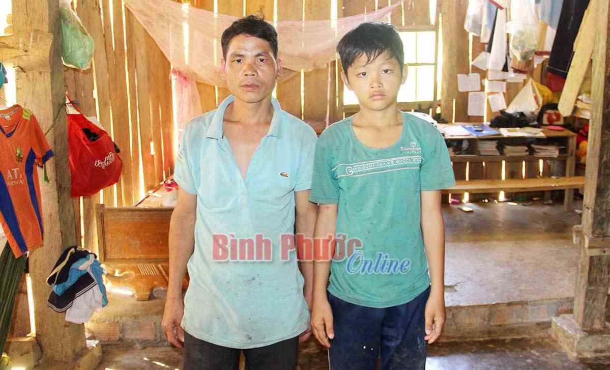 “Gà trống” nuôi 5 con ăn học “Gà trống” nuôi 5 con ăn học
