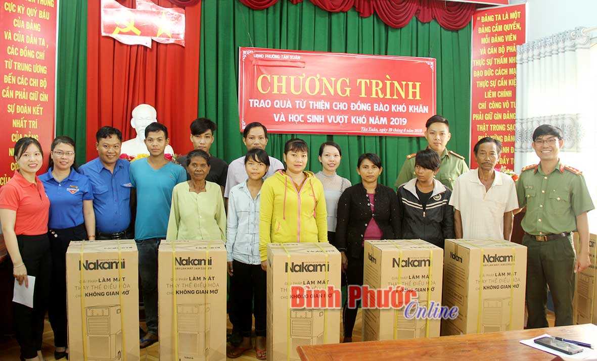 Hướng về đồng bào DTTS và học sinh khó khăn Hướng về đồng bào DTTS và học sinh khó khăn