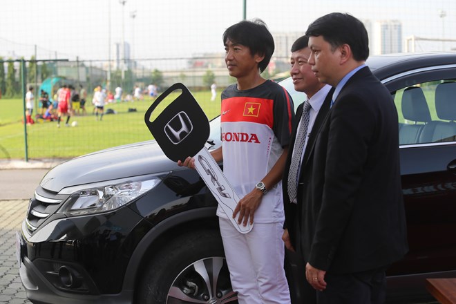 Cầu thủ Việt Nam sẽ được tặng xe máy Honda nếu vô địch AFF Cup Cầu thủ Việt Nam sẽ được tặng xe máy Honda nếu vô địch AFF Cup