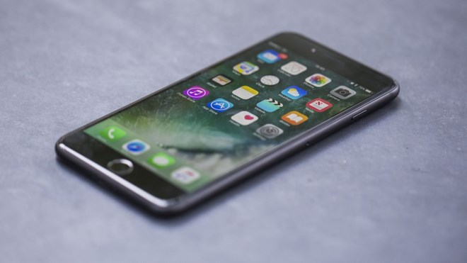 iphone7plushandson049708029092016083347.jpg
