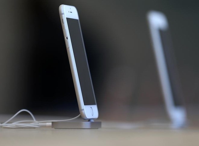 iphonecancanh.jpg