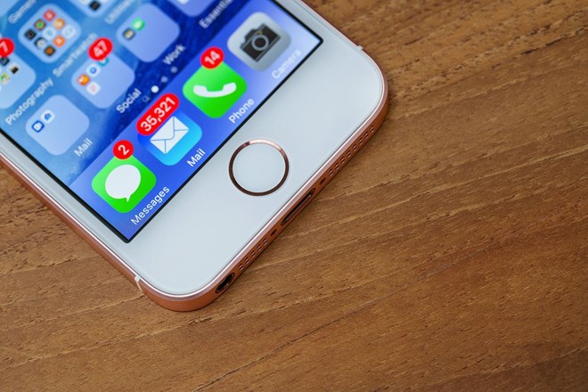 Người dùng iPhone trung bình ấn mở máy 80 lần mỗi ngày Người dùng iPhone trung bình ấn mở máy 80 lần mỗi ngày