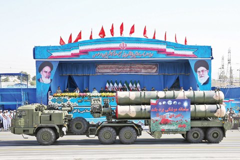 Iran khoe "rồng lửa" S-300 trong lễ duyệt binh hoành tráng
