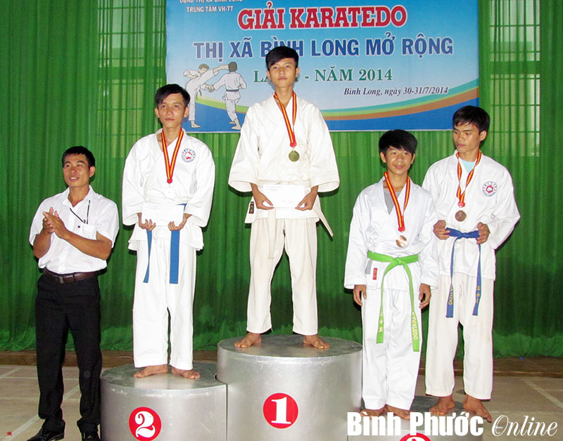 Thị xã Bình Long đoạt 8 HCV giải Karatedo mở rộng Thị xã Bình Long đoạt 8 HCV giải Karatedo mở rộng