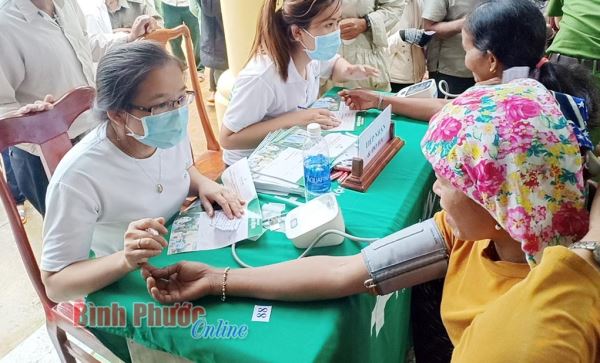 1.000 người dân Bù Đăng được khám, chữa bệnh miễn phí 1.000 người dân Bù Đăng được khám, chữa bệnh miễn phí