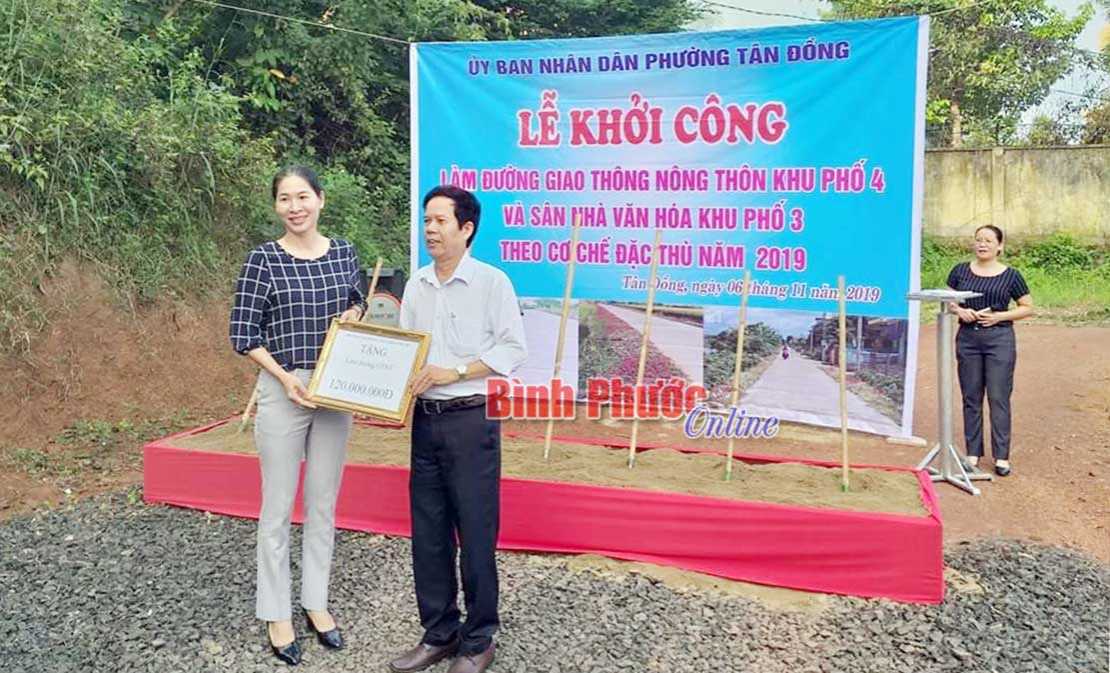 Trường cao đẳng Công nghiệp cao su hỗ trợ Tân Đồng 120 triệu đồng làm đường giao thông Trường cao đẳng Công nghiệp cao su hỗ trợ Tân Đồng 120 triệu đồng làm đường giao thông