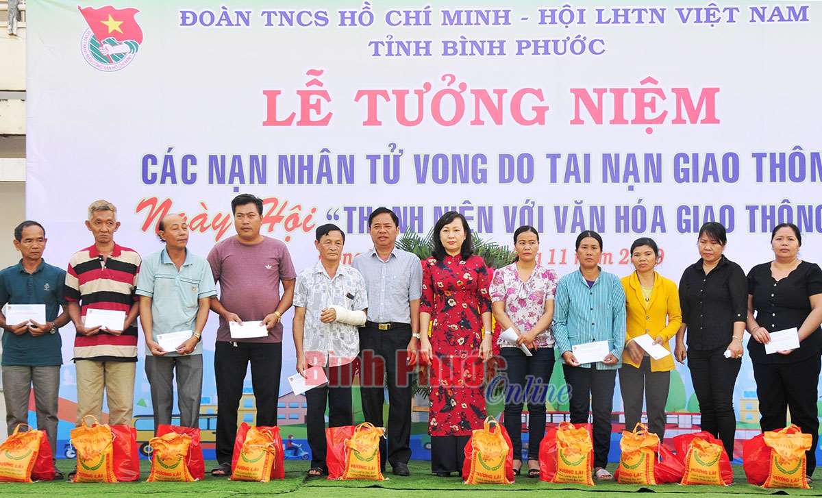 “Tưởng nhớ người đi, vì người ở lại” “Tưởng nhớ người đi, vì người ở lại”