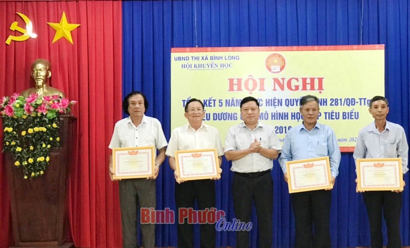 Bình Long biểu dương 100 gia đình, dòng họ, cộng đồng học tập Bình Long biểu dương 100 gia đình, dòng họ, cộng đồng học tập