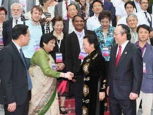 Phó chủ tịch nước tiếp các nhà khoa học quốc tế