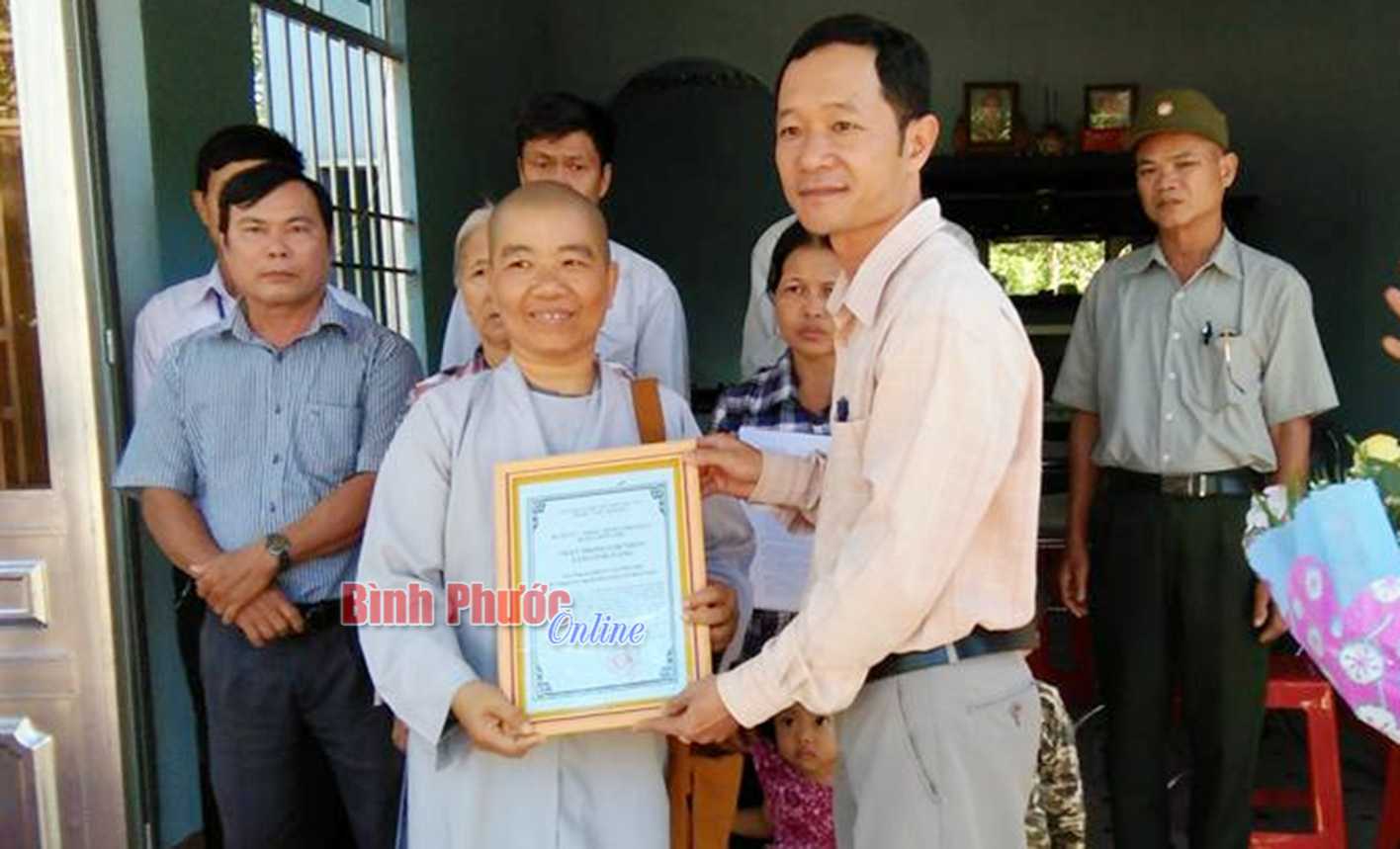 Trao 2 căn nhà tình thương tại xã Thuận Lợi Trao 2 căn nhà tình thương tại xã Thuận Lợi