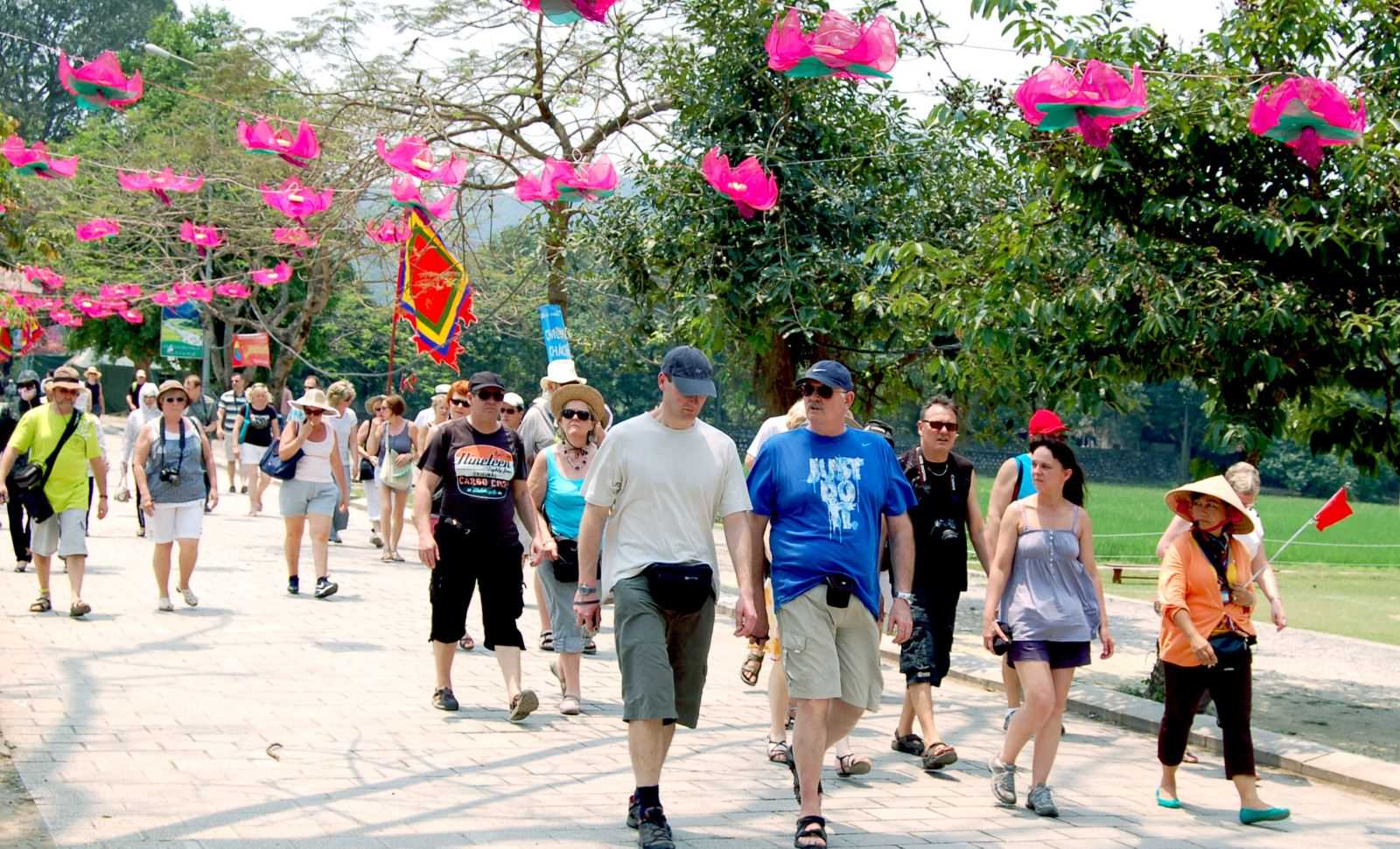 Nâng cao chất lượng phục vụ du lịch dịp tết Nguyên đán Mậu Tuất 2018