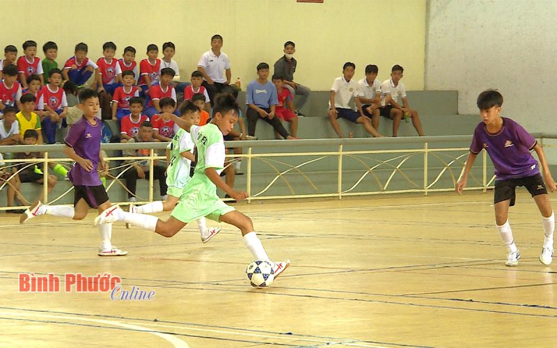 Khai mạc giải bóng đá mini U11 và U13 Khai mạc giải bóng đá mini U11 và U13