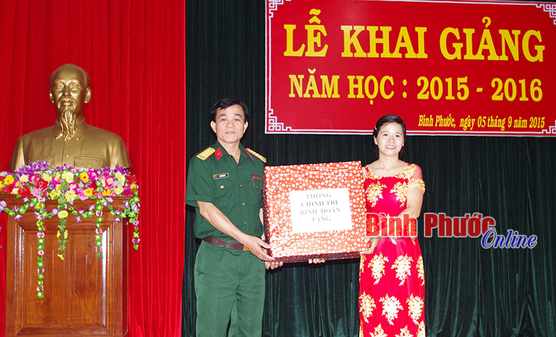 Binh đoàn 16: Kiểm tra công tác chuẩn bị khai giảng năm học mới Binh đoàn 16: Kiểm tra công tác chuẩn bị khai giảng năm học mới