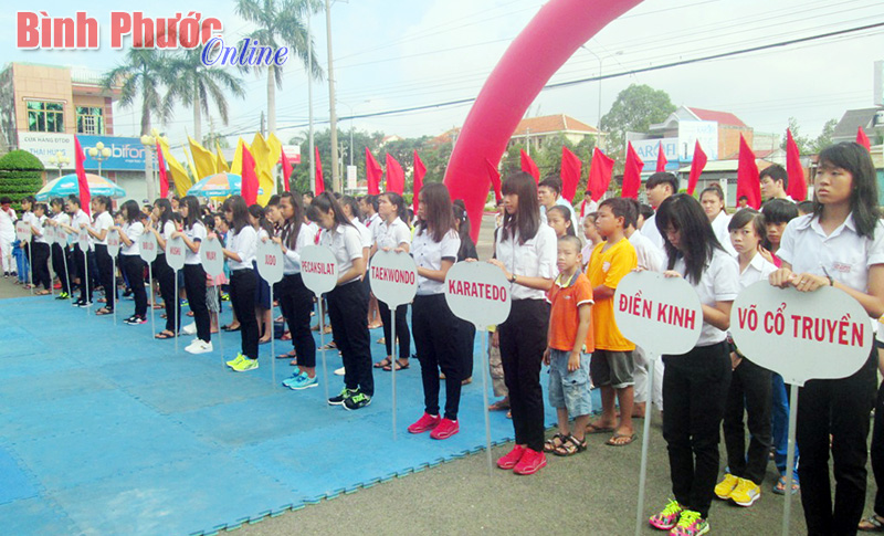 Khai mạc 16 lớp năng khiếu hè Khai mạc 16 lớp năng khiếu hè