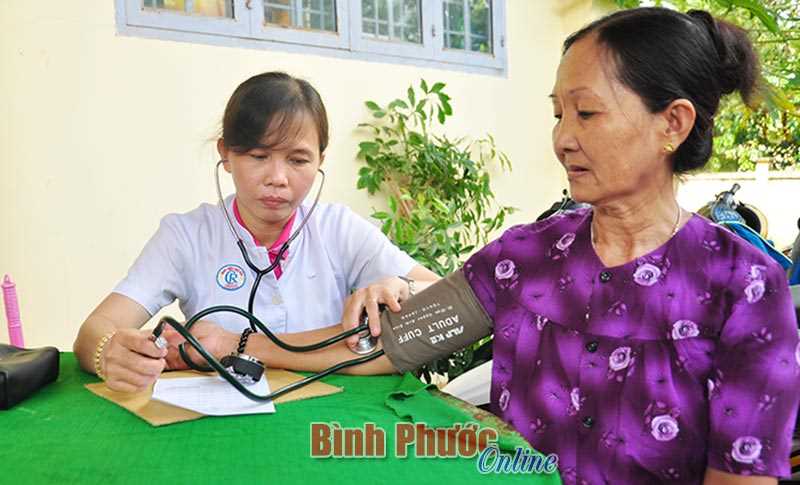 697 người dân được khám bệnh miễn phí 697 người dân được khám bệnh miễn phí
