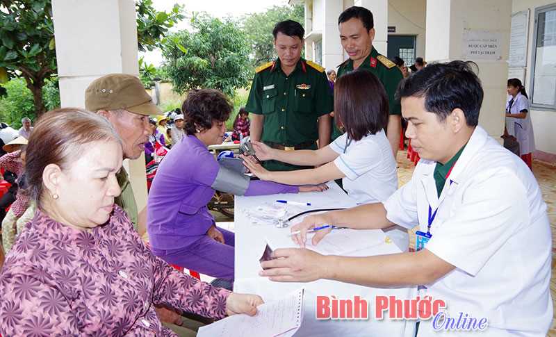 Bệnh viện quân dân y 16 khám, cấp thuốc miễn phí cho người có công