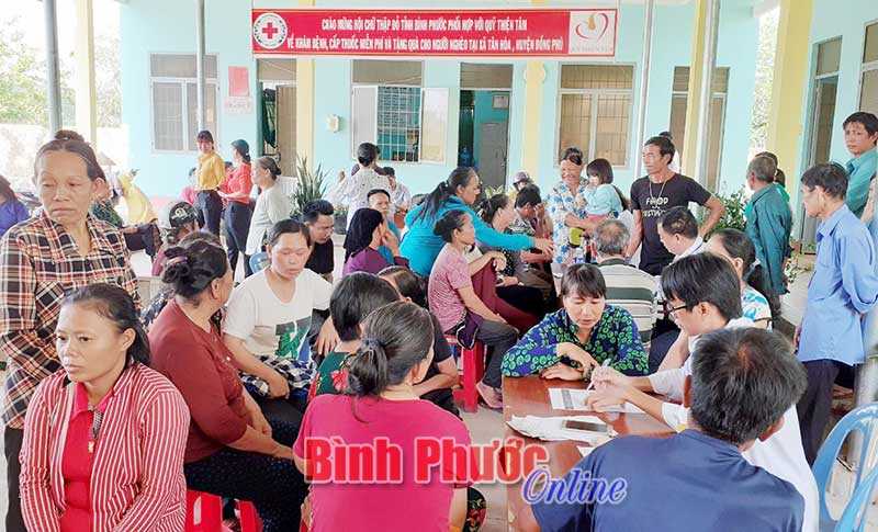 200 lượt người dân được khám bệnh, phát thuốc miễn phí 200 lượt người dân được khám bệnh, phát thuốc miễn phí
