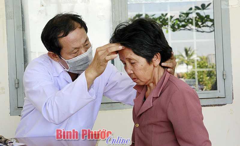 250 người nghèo xã Phước Thiện được khám, cấp thuốc, tặng quà miễn phí 250 người nghèo xã Phước Thiện được khám, cấp thuốc, tặng quà miễn phí