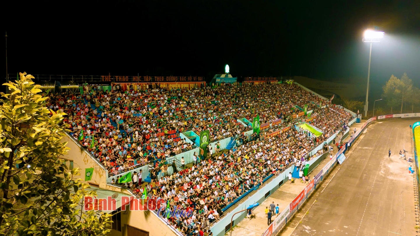 khan_dai_b_tren_cao_cho_thay_dong_kin_10054121022025.jpg