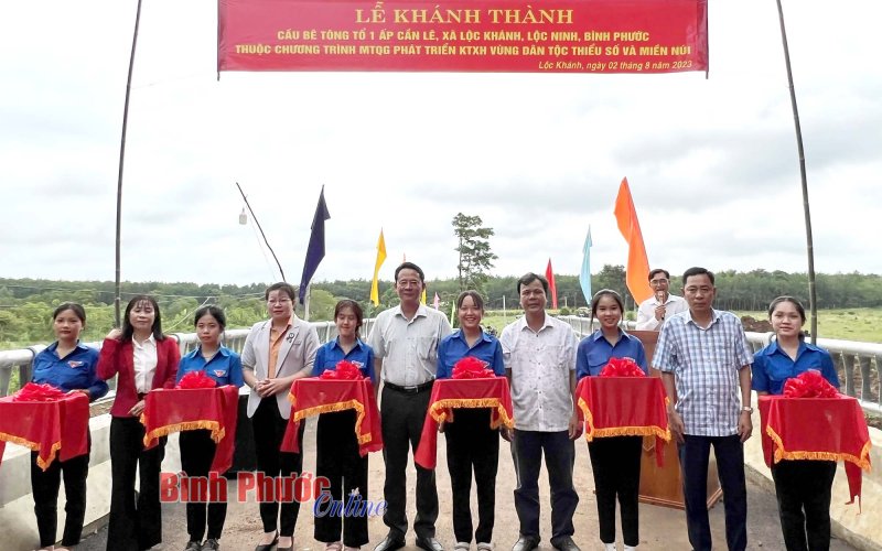 Khánh thành cầu dân sinh vùng dân tộc thiểu số