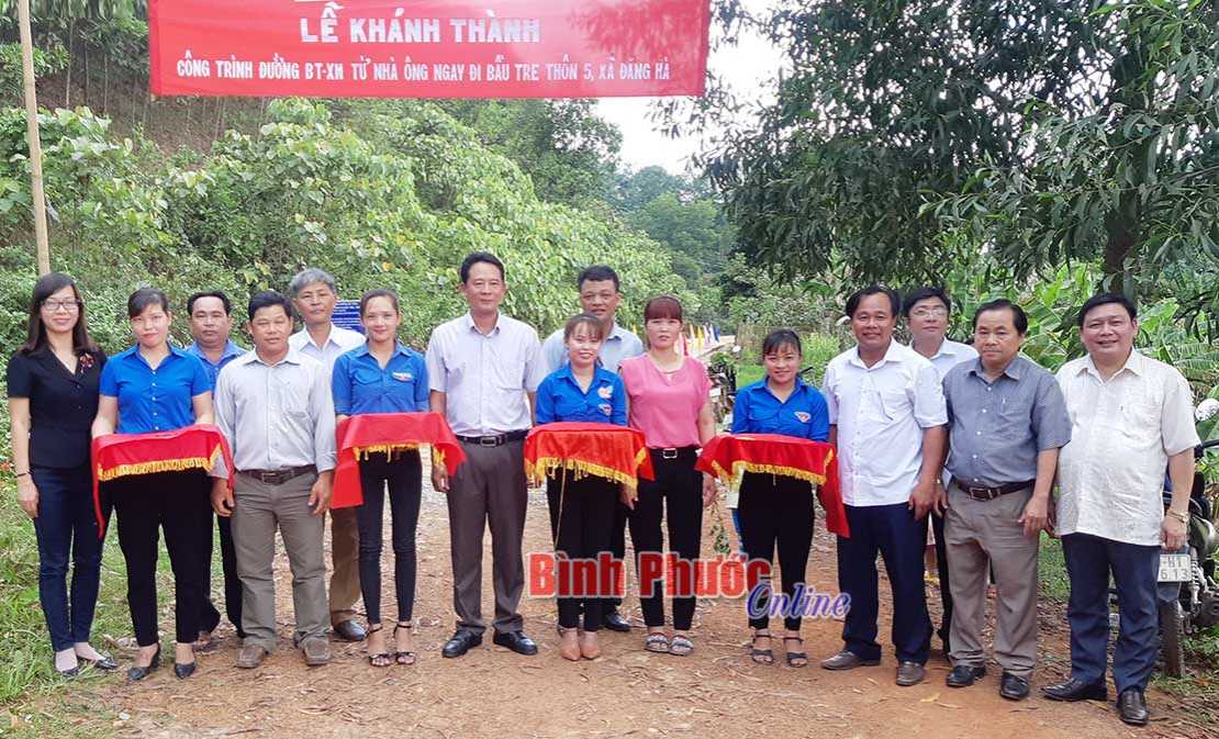 Khánh thành con đường nghĩa tình tại xã Đăng Hà Khánh thành con đường nghĩa tình tại xã Đăng Hà