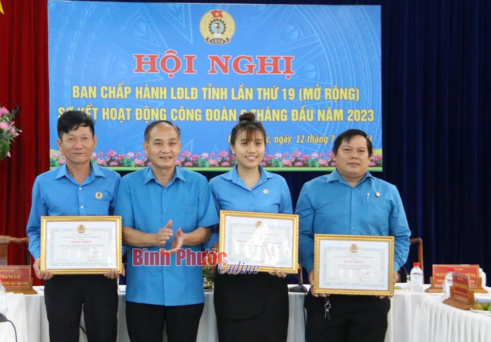 khen_thuong_cac_tap_the_17472812072023.jpg