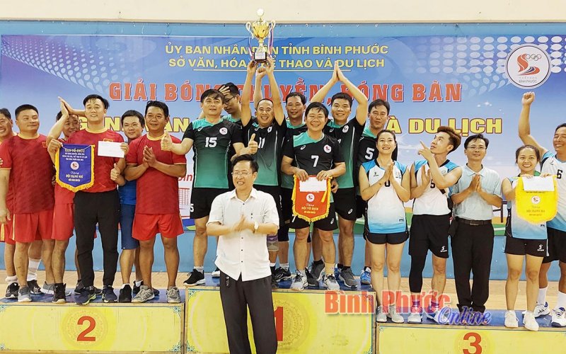 Khối văn phòng Sở VHTT&DL nhất bóng chuyền Khối văn phòng Sở VHTT&DL nhất bóng chuyền