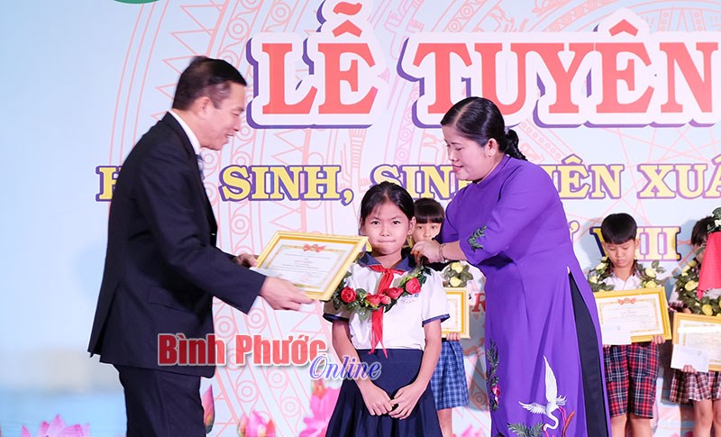 Khơi nguồn tinh thần hiếu học Khơi nguồn tinh thần hiếu học