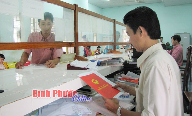 Nhiều khó khăn trong cấp giấy chứng nhận quyền sử dụng đất ở Bù Đăng Nhiều khó khăn trong cấp giấy chứng nhận quyền sử dụng đất ở Bù Đăng