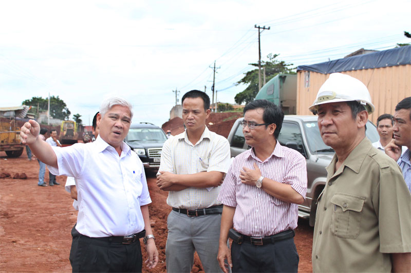 Kiểm tra giải tỏa, đền bù toàn tuyến QL 14 Kiểm tra giải tỏa, đền bù toàn tuyến QL 14