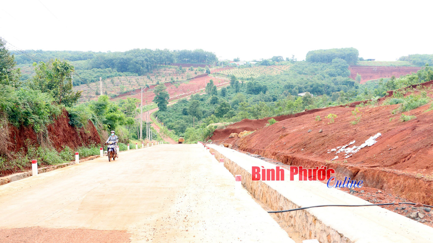 Kiên quyết ngăn chặn sạt lở đất Kiên quyết ngăn chặn sạt lở đất
