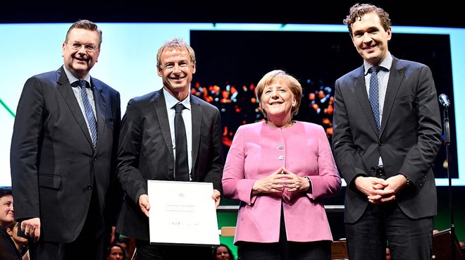 klinsmannmerkel104112016015038.jpg