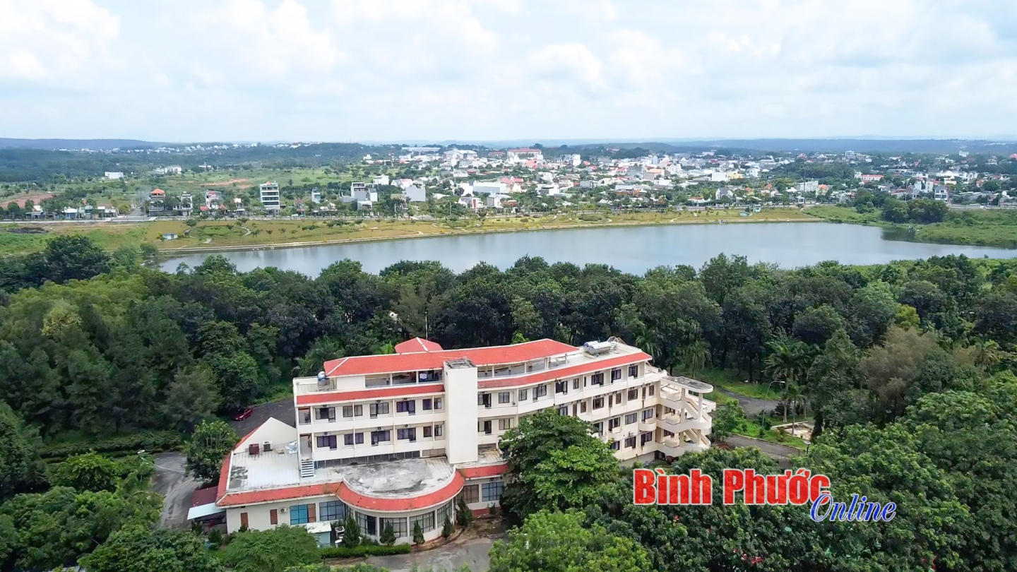 ks_nha_khach_tinh_view_lake_18443830102024.jpg