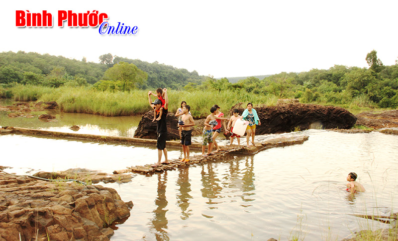 Ký sự: Ngược dòng sông Bé (Bài 1) Ký sự: Ngược dòng sông Bé (Bài 1)