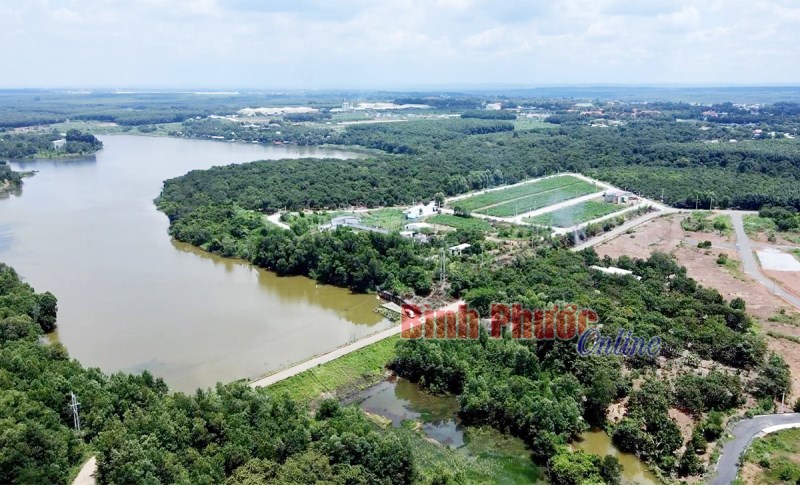 Khám phá cảnh đẹp thơ mộng ở Đập Bà Mụ Khám phá cảnh đẹp thơ mộng ở Đập Bà Mụ