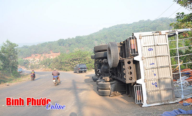 Lái xe cần thận trọng khi qua dốc Cùi Chỏ Lái xe cần thận trọng khi qua dốc Cùi Chỏ
