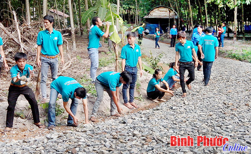 Làm đường nông thôn mới theo cơ chế đặc thù ở Minh Thành Làm đường nông thôn mới theo cơ chế đặc thù ở Minh Thành